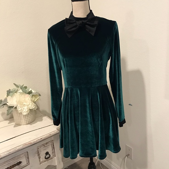 emerald green womens dress